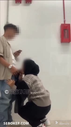 Cewek Hijab Nyepong Ngewe di Pojokan Parkiran Mall – BokepJilbab.cc