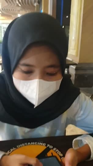 Hijab Lokal Percakapan