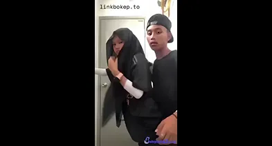 Dedek Hijab Ngga Tahan Terpaksa Ngeue Di Fitting Room – Bokep indo