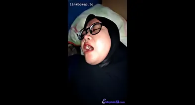 Viral Ngeue Cewek Jilbab Hitam Mendesah Kenikmatan – Bokep Indo