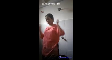 Intip Sepupu Mumpung Mandi Di Rumah – Bokep Indo