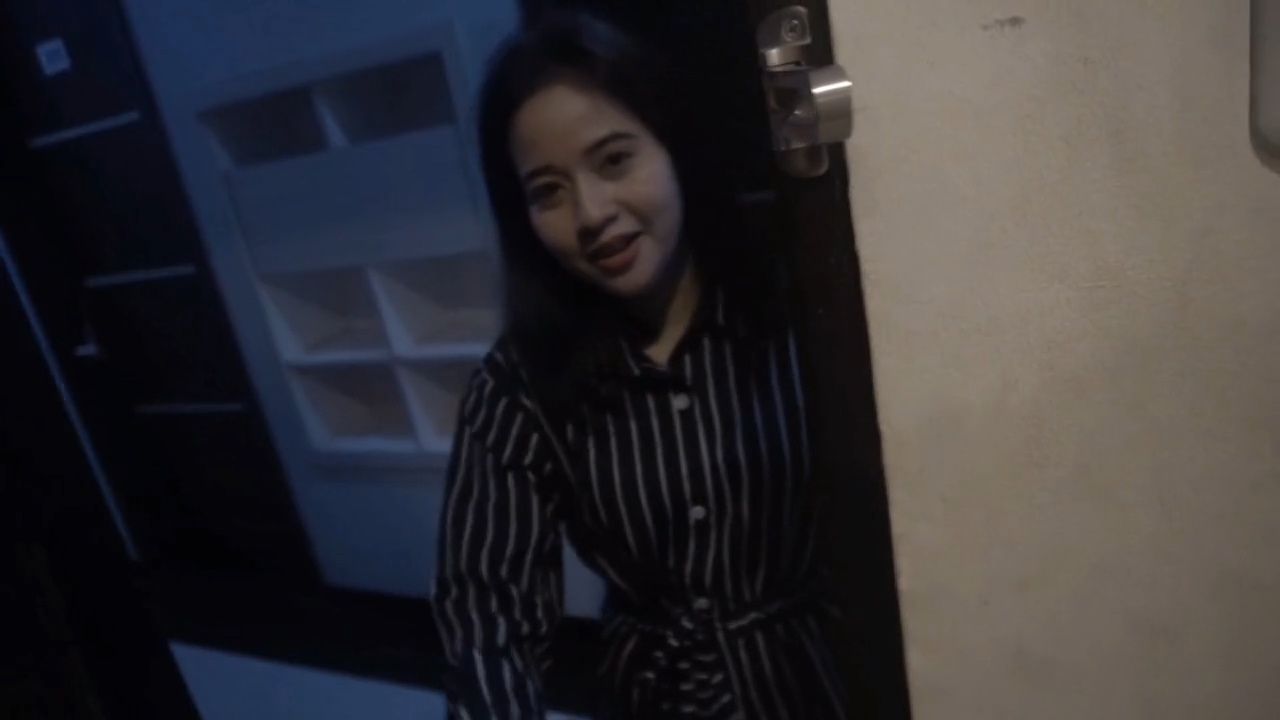 Bokep Indo Kakak Menyambut Dengan Senyuman Ramah