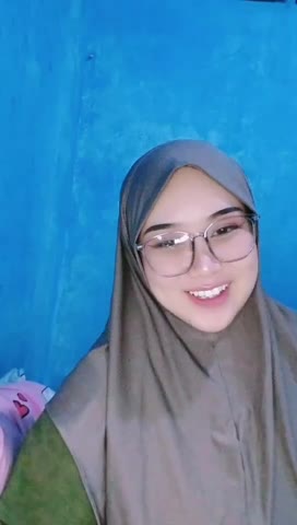 Jilbab BUMIL malah veceesan di kamar