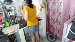 Suami Kebelet Ngentot Walau Istri Lagi Masak