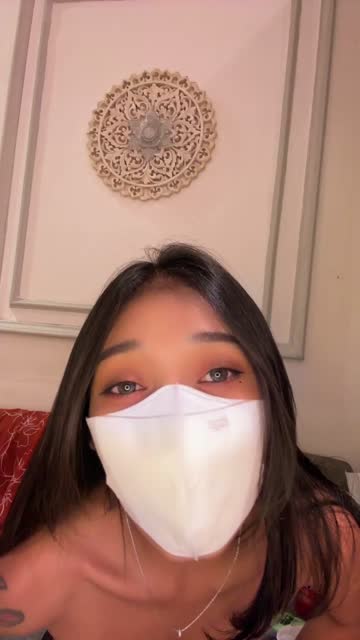 Dee Mikasa Sange` Mainin Biji Kacang Mente Pake Alat Getar Sampai Squirt