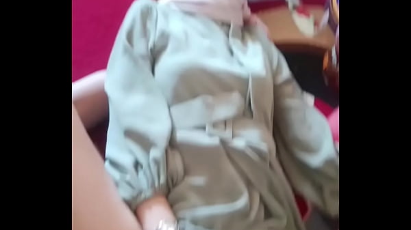 Hari Raya Lebaran Yang Tak Terlupakan Bersama Saudari Tiri Berhijab