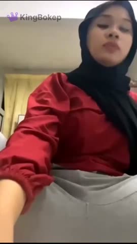 Jilbabpan Cakep pakai Baju Merah Merona