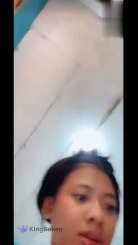 Video VCS Diam-Diam, Ceweknya Ngumpet di Gudang Sendirian KingBokep