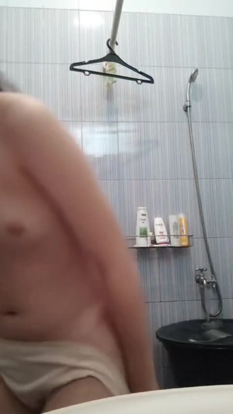 Ngintip Adek Cantik Lagi Mandi