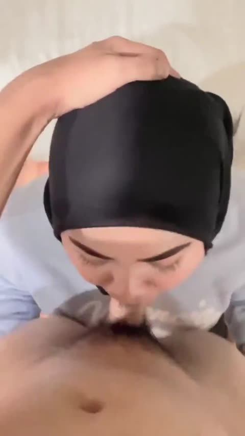Nonton Bokep Jilbab Doyan Isap Kontol