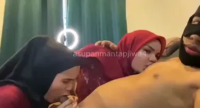 Di Keroyok 2 Ukhty – Bokep Indo